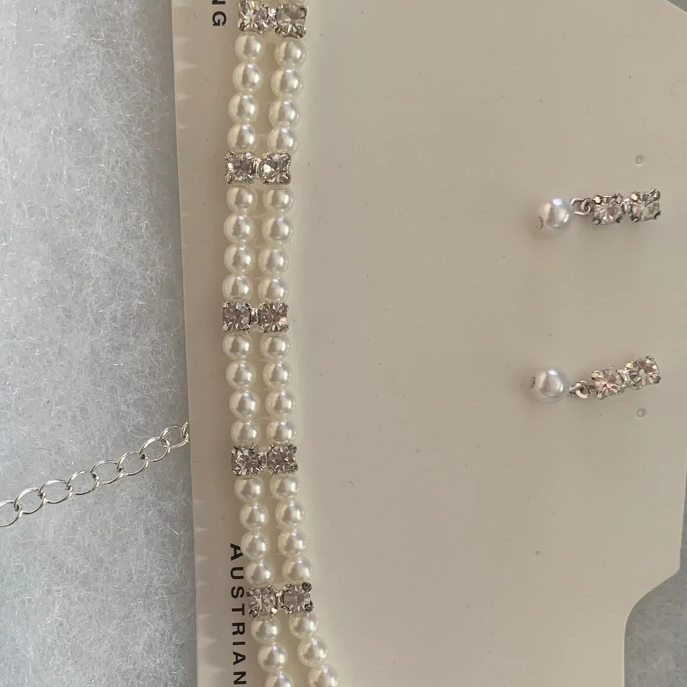 Pearl and Crystal Earrings & Chocker Necklace - Picture 5 of 7